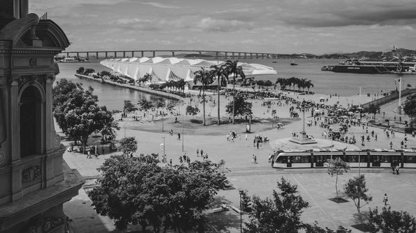 Le kit main libre accessoire indispensable des gros rouleurs en voiture