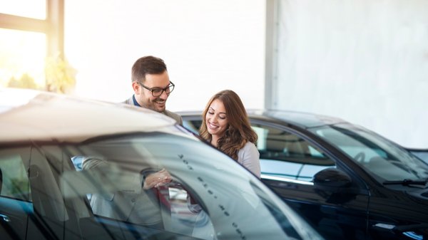 Comment choisir une voiture neuve pas chère en 2025 ?