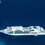 Choisir entre deux géants des croisières : quelle compagnie pour votre prochaine aventure en mer ?